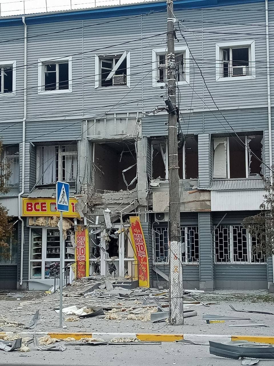 Разрушения в городе Ирпень на утро 8 марта 2022 - фото 04