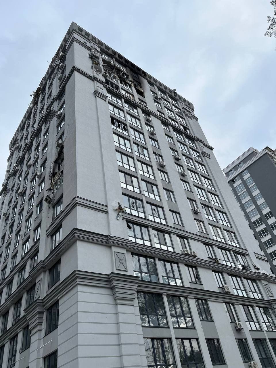 Разрушения в городе Ирпень на утро 8 марта 2022 - фото 05
