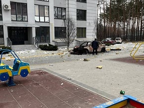 Разрушения в городе Ирпень на утро 8 марта 2022 - фото 06