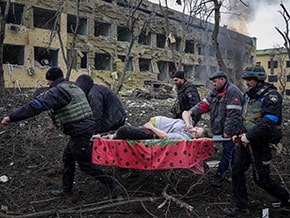 Hospital in Mariupol after today's airstrike - foto 01