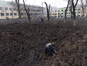 Hospital in Mariupol after today's airstrike - foto 05