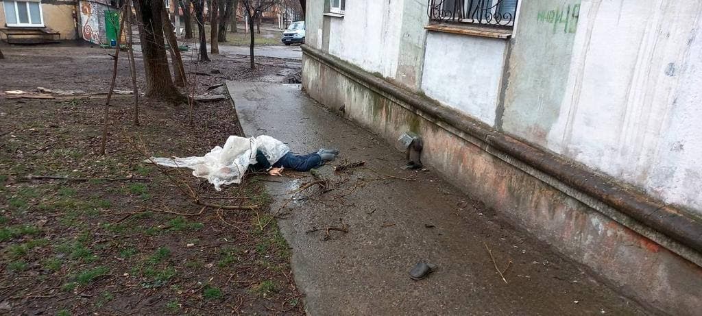 Children's hospital and maternity hospital in Mariupol after today's airstrike - foto 05