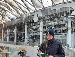 Shopping center «Nikolsky» in Kharkov after night shelling - фото 05