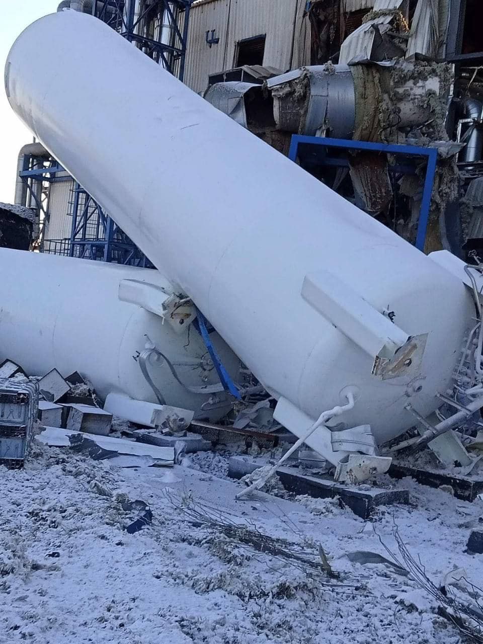 The Coca-Cola plant after the shelling - foto 02