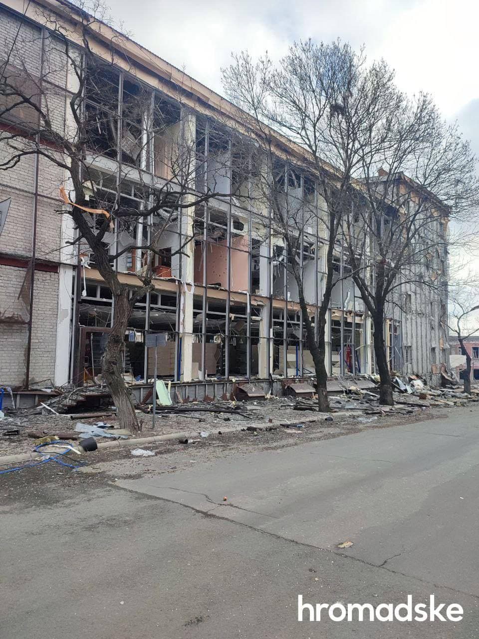 Mariupol after the strikes of Russian invaders - foto 06