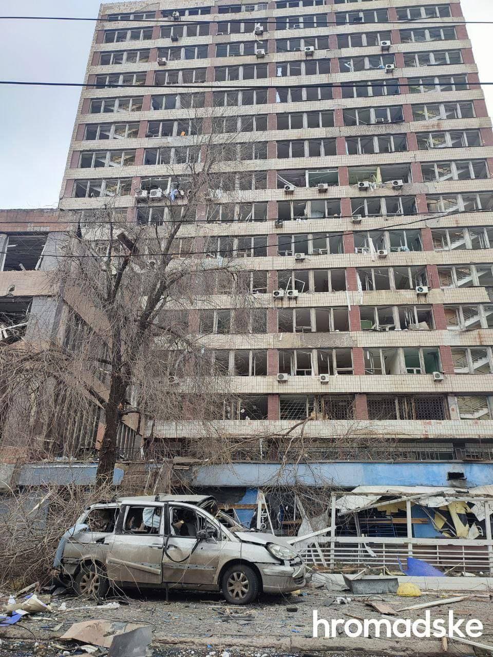 Mariupol after the strikes of Russian invaders - foto 07