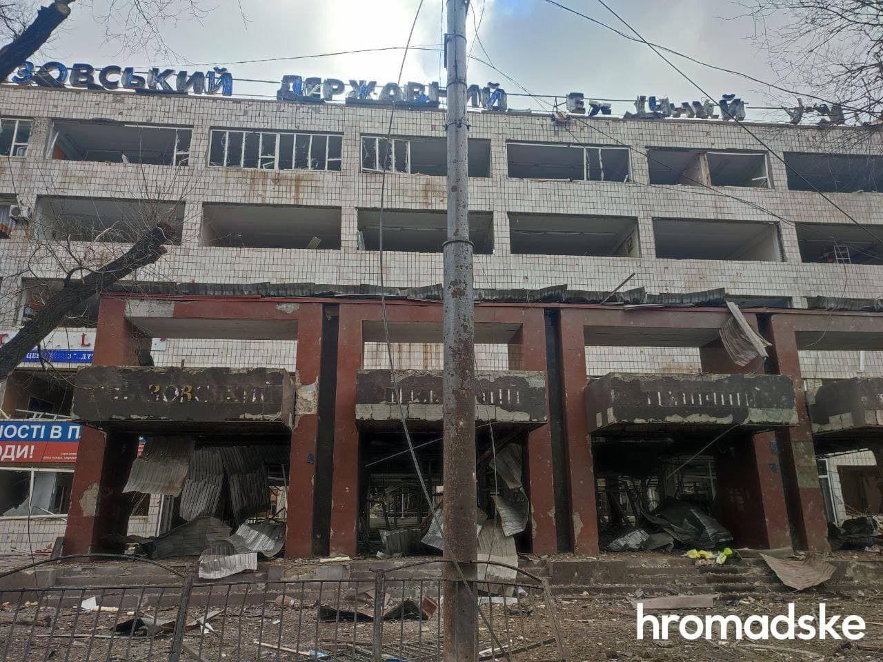 Mariupol after the strikes of Russian invaders - foto 12