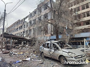 Mariupol after the strikes of Russian invaders - foto 13