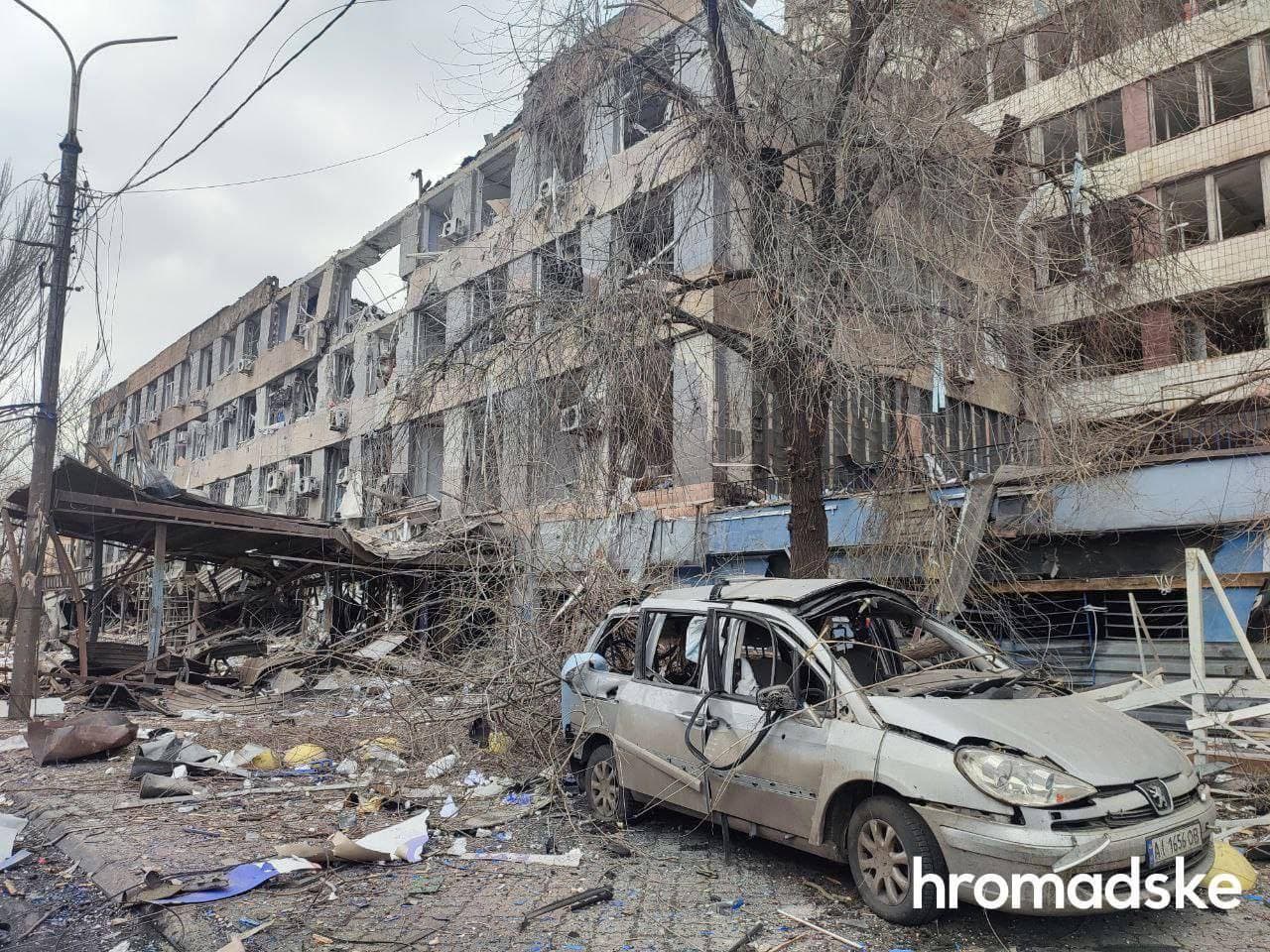 Mariupol after the strikes of Russian invaders - foto 13