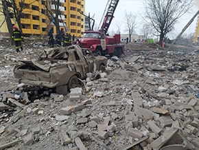 Morning in Chernigov, after an air strike on a residential area – foto 06