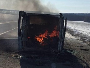 Izyum, Russian invaders shot at a private minibus – photo 02