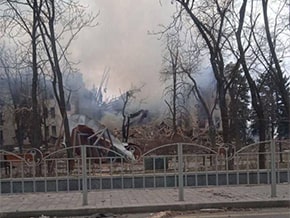 The Russians dropped a powerful bomb on the Drama Theater of Mariupol – photo 01