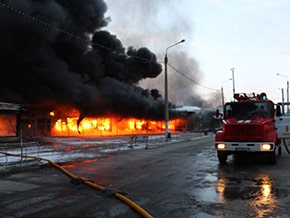 As a result of an artillery strike, an extensive fire broke out in the Kharkov market – photo 03