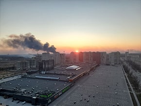 As a result of an artillery strike, an extensive fire broke out in the Kharkov market – photo 04