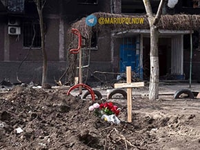 The streets of Mariupol are turning into cemeteries – photo 03